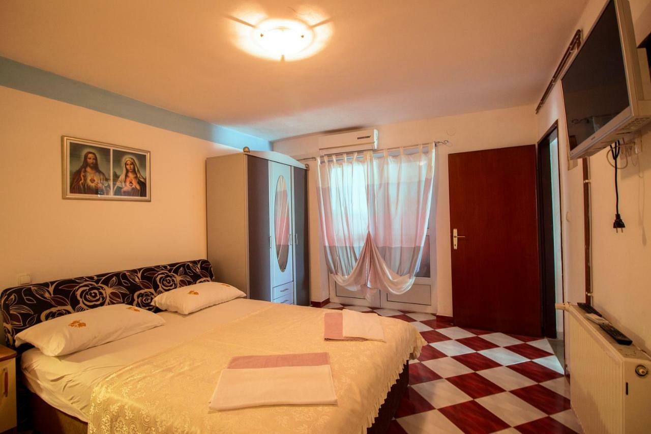 Mrkonjic Branko & Marija Apartmani Омиш Экстерьер фото