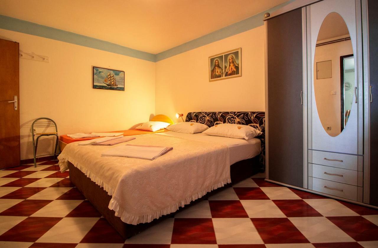 Mrkonjic Branko & Marija Apartmani Омиш Экстерьер фото