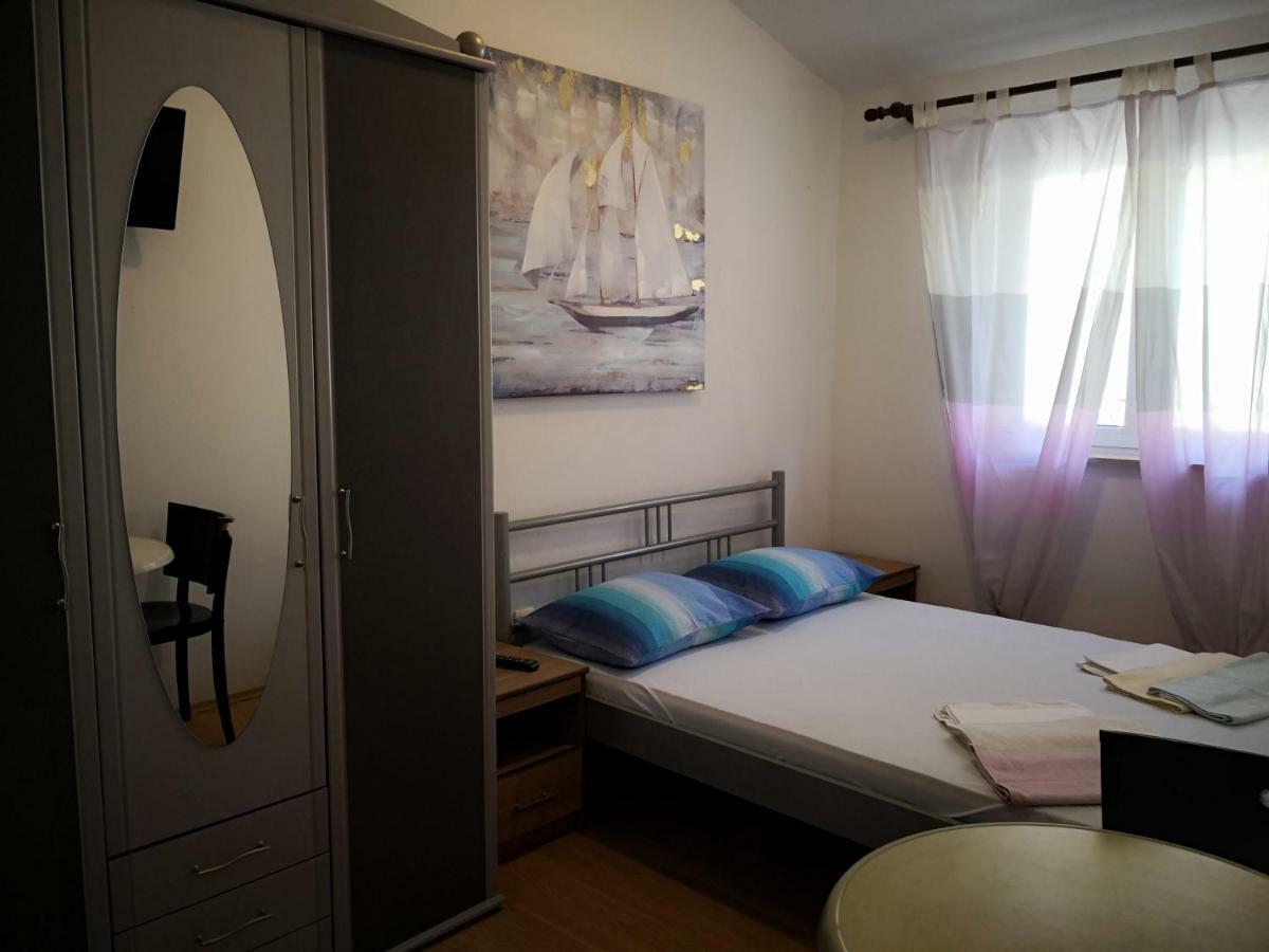 Mrkonjic Branko & Marija Apartmani Омиш Экстерьер фото