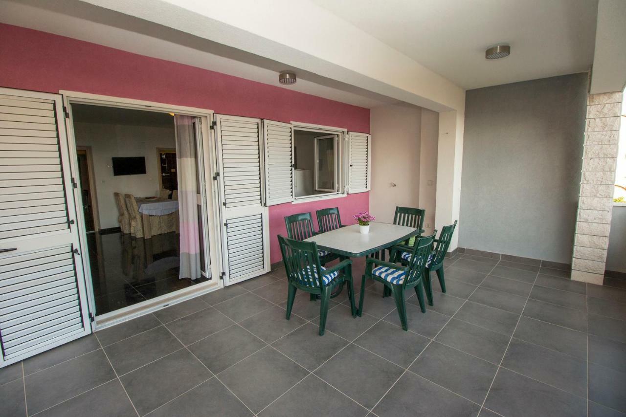 Mrkonjic Branko & Marija Apartmani Омиш Экстерьер фото