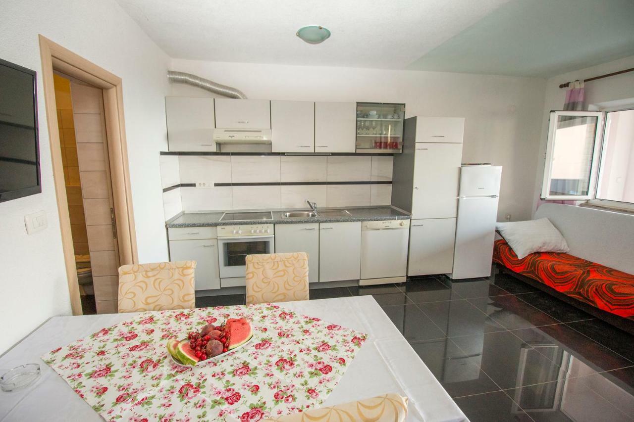 Mrkonjic Branko & Marija Apartmani Омиш Экстерьер фото